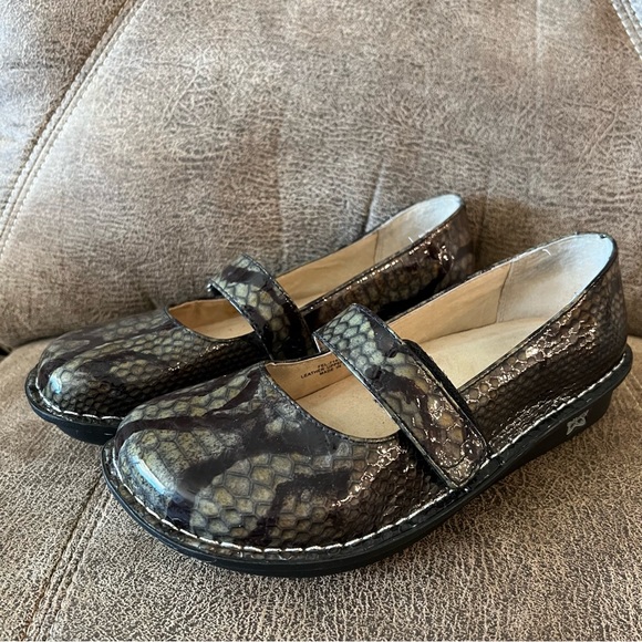 Alegria Shoes - Alegria Feliz Snakeskin Patent Leather Mary Jane Shoes